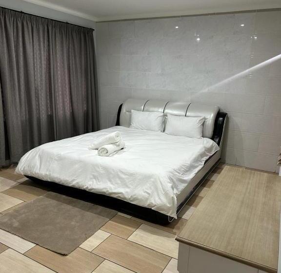 스탠다드 룸 킹사이즈 침대, Eagles View Kungwini