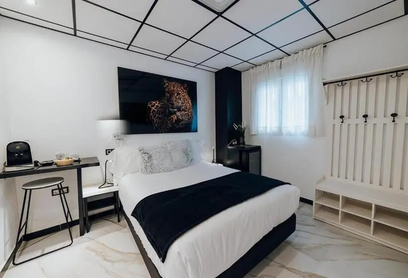Standard-invahuone, Hostal Luxury Nit I Dia