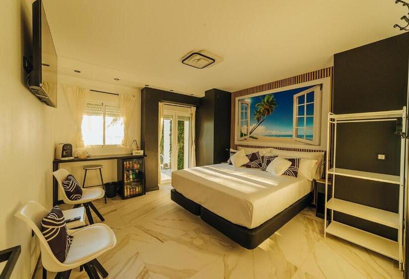 اتاق لوکس با چشمانداز دریا, Hostal Luxury Nit I Dia