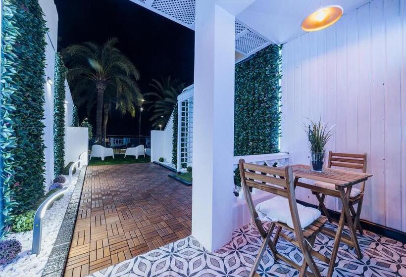 اتاق لوکس با چشمانداز دریا, Hostal Luxury Nit I Dia