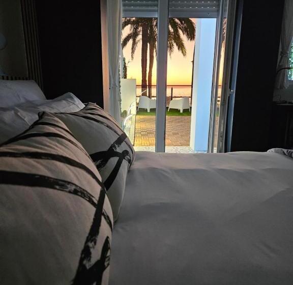 اتاق لوکس با چشم‌انداز دریا, Hostal Luxury Nit I Dia