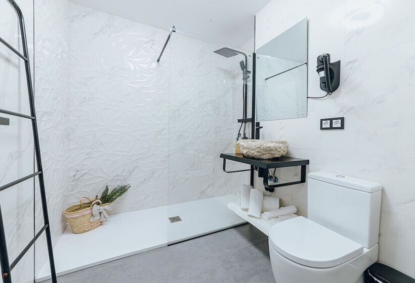 اتاق لوکس با چشمانداز دریا, Hostal Luxury Nit I Dia