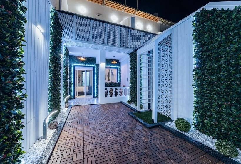 اتاق لوکس با چشمانداز دریا, Hostal Luxury Nit I Dia