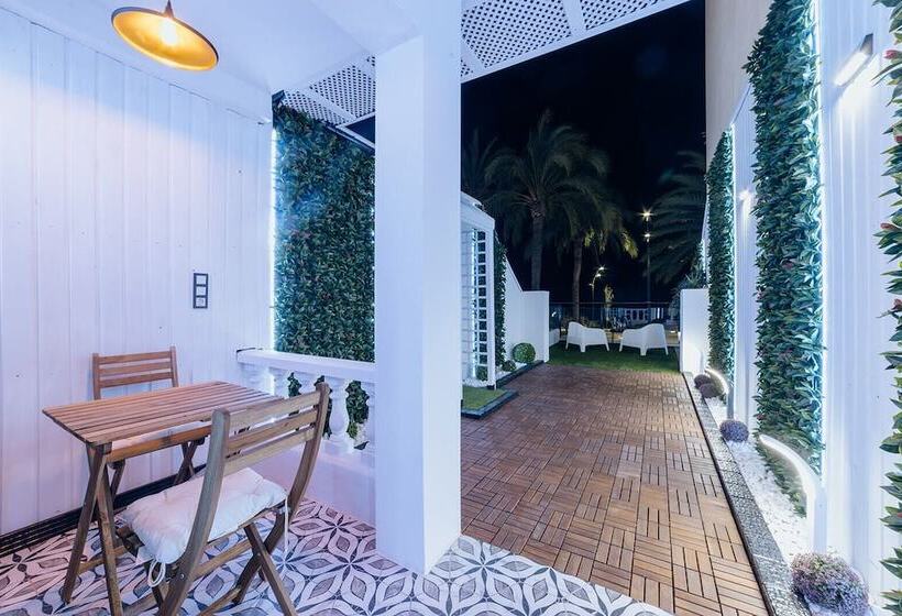 اتاق لوکس با چشمانداز دریا, Hostal Luxury Nit I Dia