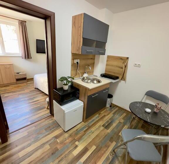 غرفة قياسية, Navial 1