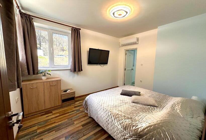 غرفة قياسية, Navial 1