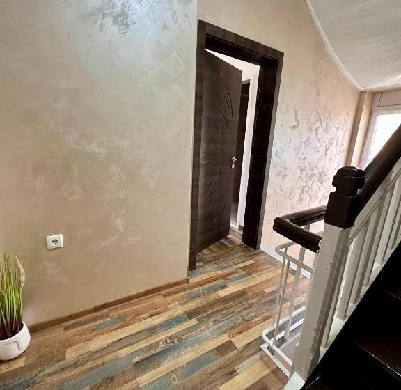 غرفة قياسية ثلاثية, Navial 1