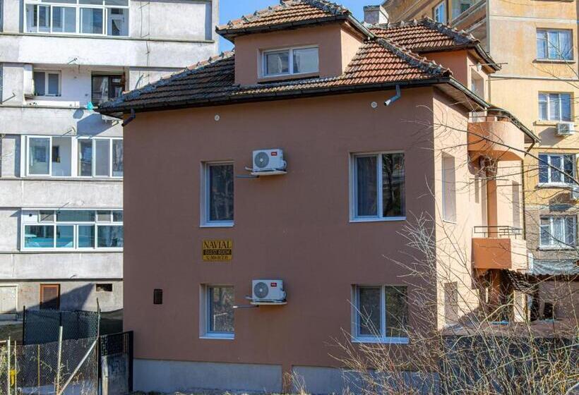 غرفة قياسية ثلاثية, Navial 1