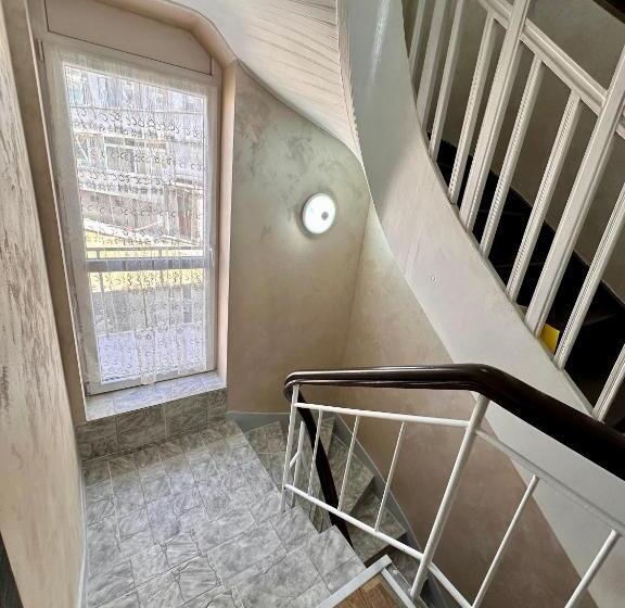 غرفة قياسية ثلاثية, Navial 1