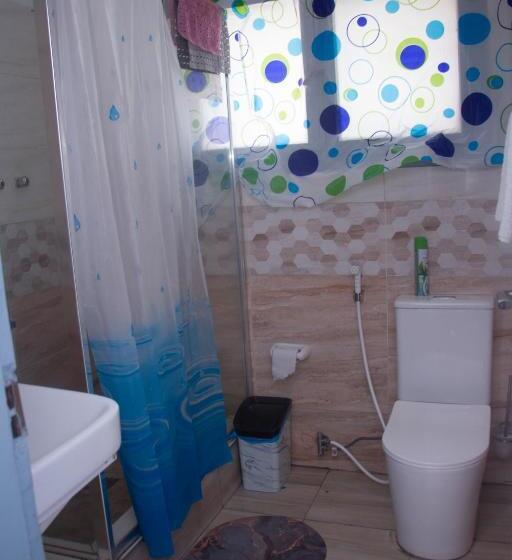 חדר אקונומי, Platina House