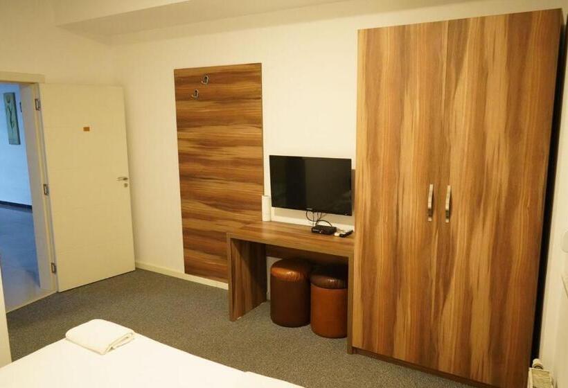 اتاق اکونومی, Apartament Koha