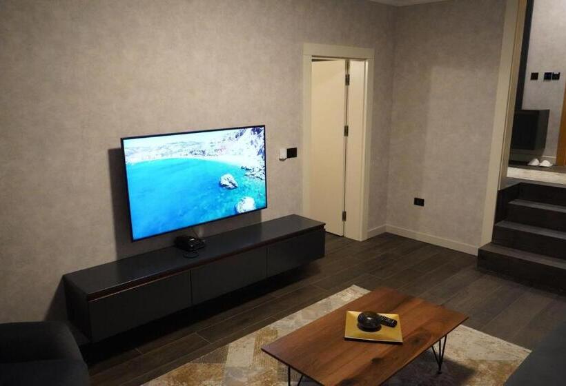 اتاق خانوادگی, Apartament Koha