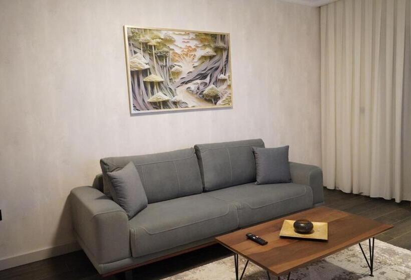 اتاق خانوادگی, Apartament Koha