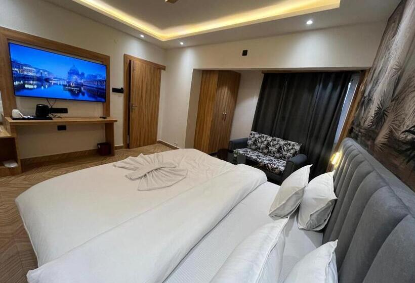 스탠다드 스튜디오, Ashoka