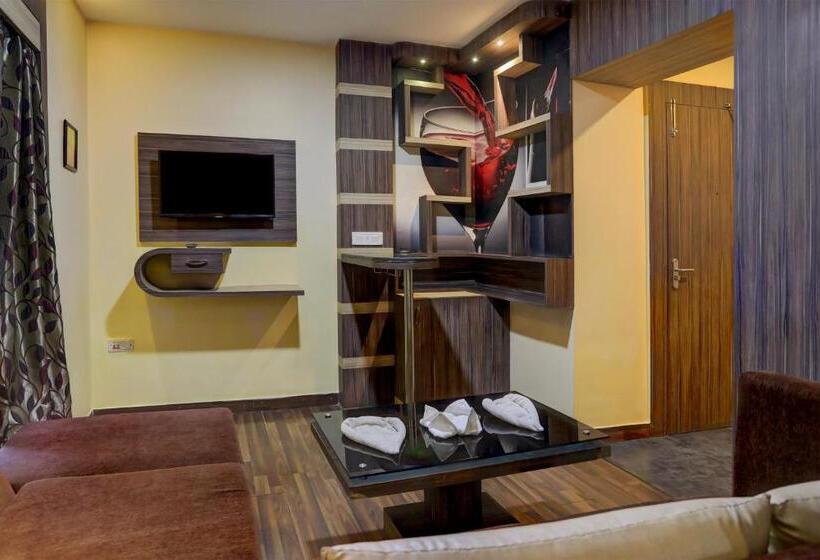 غرفة كلاسيكية ثلاثية, Queens Resort