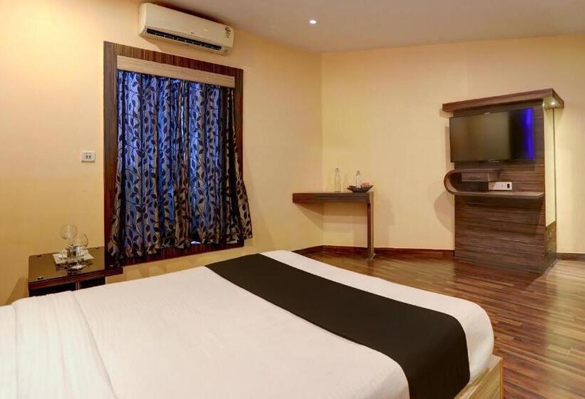 غرفة كلاسيكية ثلاثية, Queens Resort