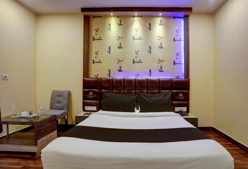 غرفة كلاسيكية ثلاثية, Queens Resort