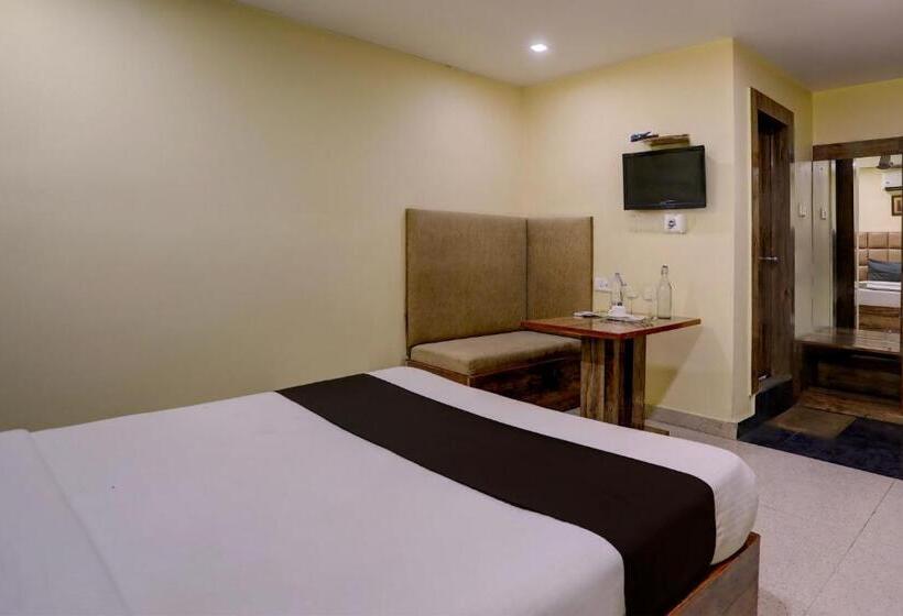 غرفة كلاسيكية ثلاثية, Queens Resort