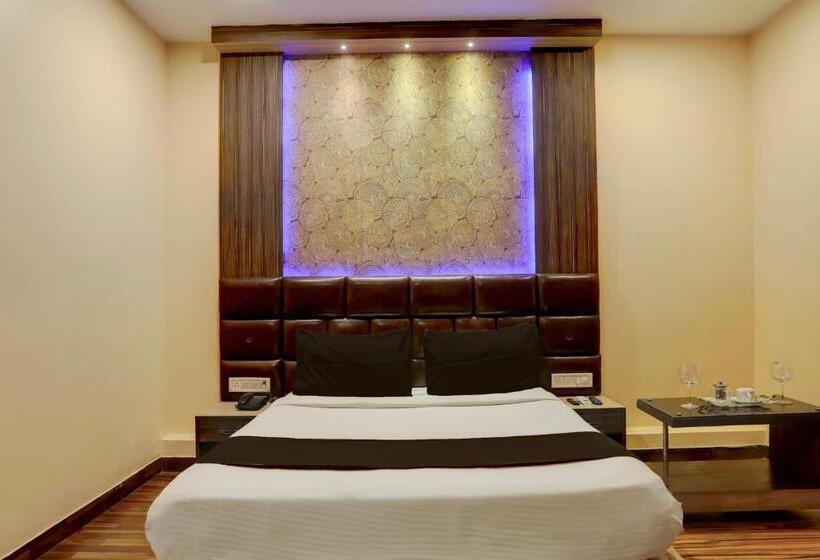 غرفة ديلوكس ثلاثية, Queens Resort