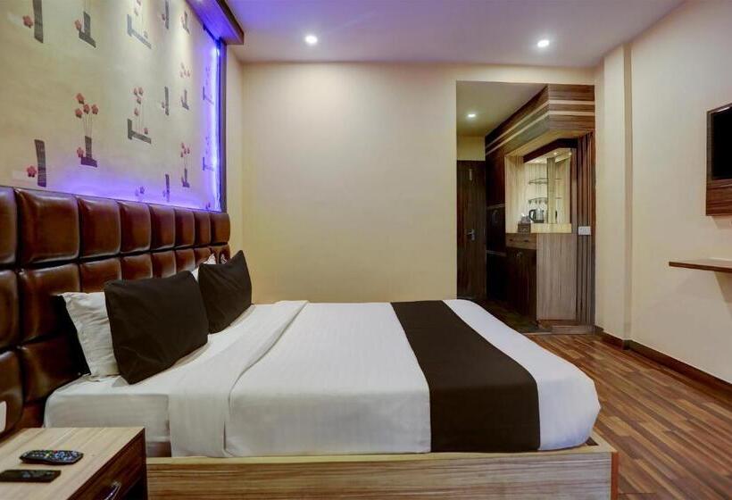 غرفة ديلوكس ثلاثية, Queens Resort