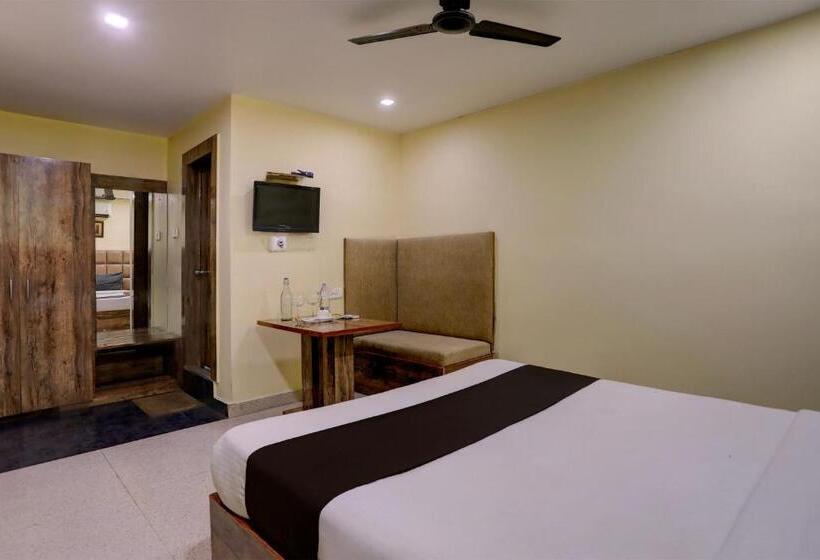 غرفة ديلوكس ثلاثية, Queens Resort