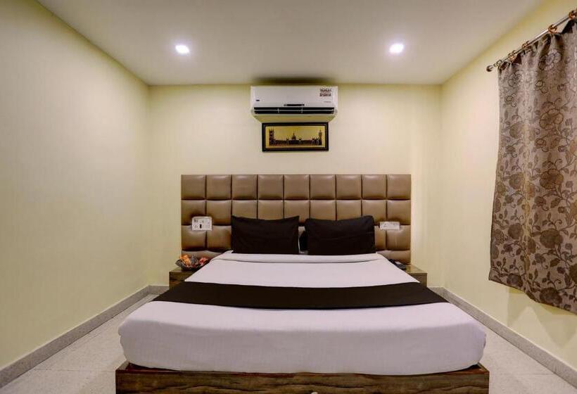 غرفة كلاسيكية ثلاثية, Queens Resort