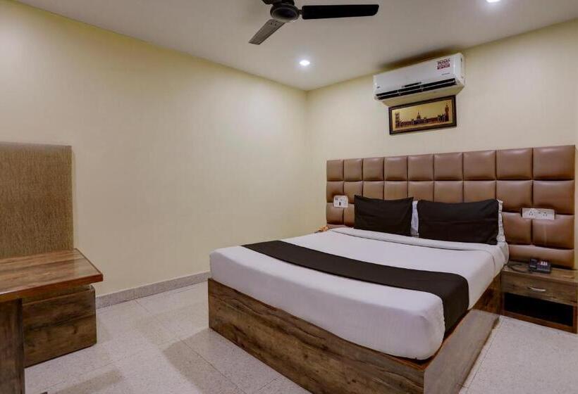 غرفة كلاسيكية ثلاثية, Queens Resort