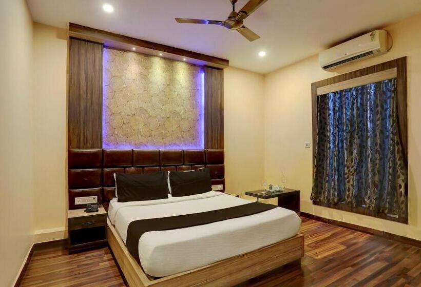 غرفة كلاسيكية ثلاثية, Queens Resort