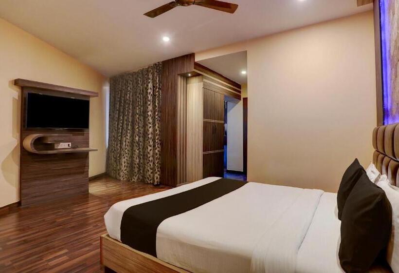 غرفة كلاسيكية ثلاثية, Queens Resort