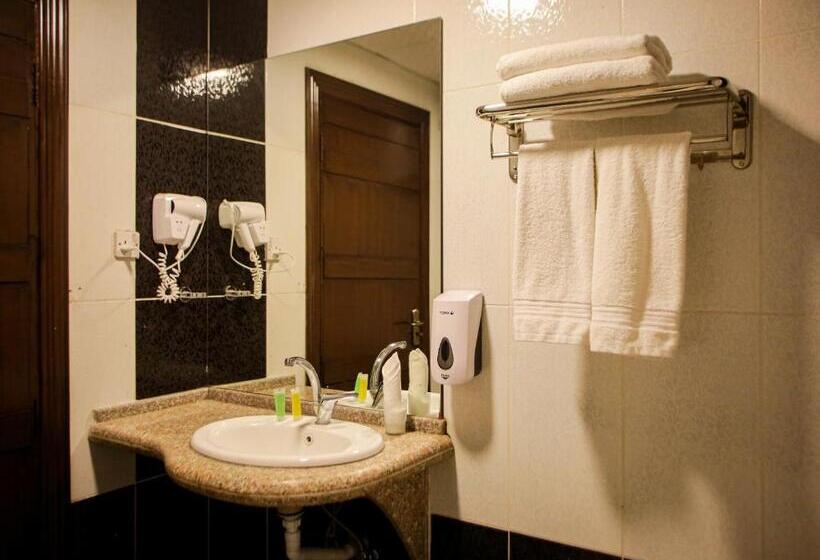 استودیو خانوادگی, Seraj Amman