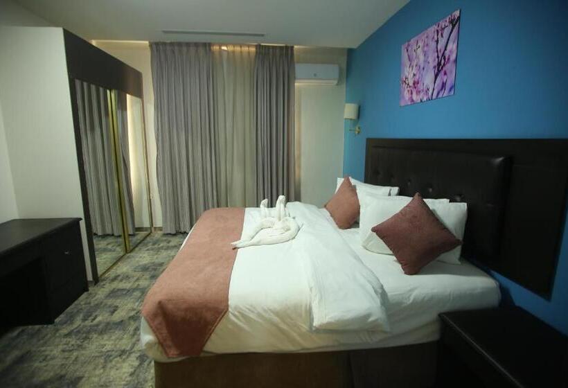 استودیو خانوادگی, Seraj Amman