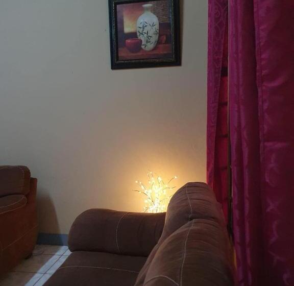 패밀리 룸, Ixoras Guest House