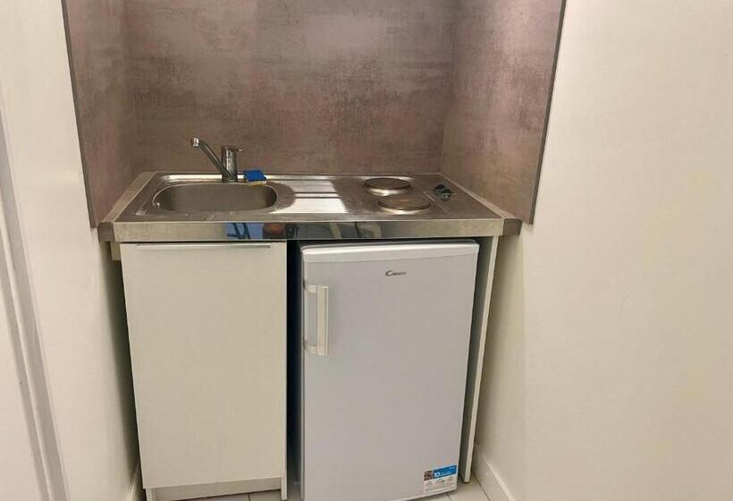 Номер Стандарт с Террасой, Paul Louis Landes