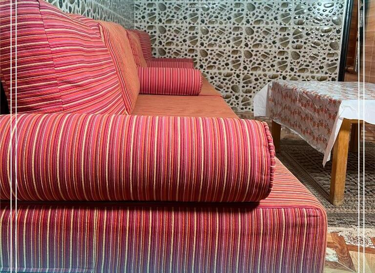 اتاق لوکس خانوادگی, Amalou