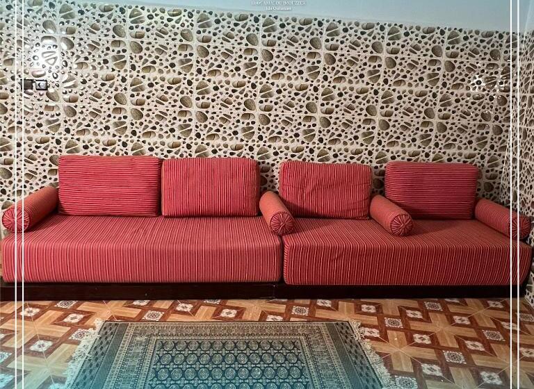 اتاق لوکس خانوادگی, Amalou