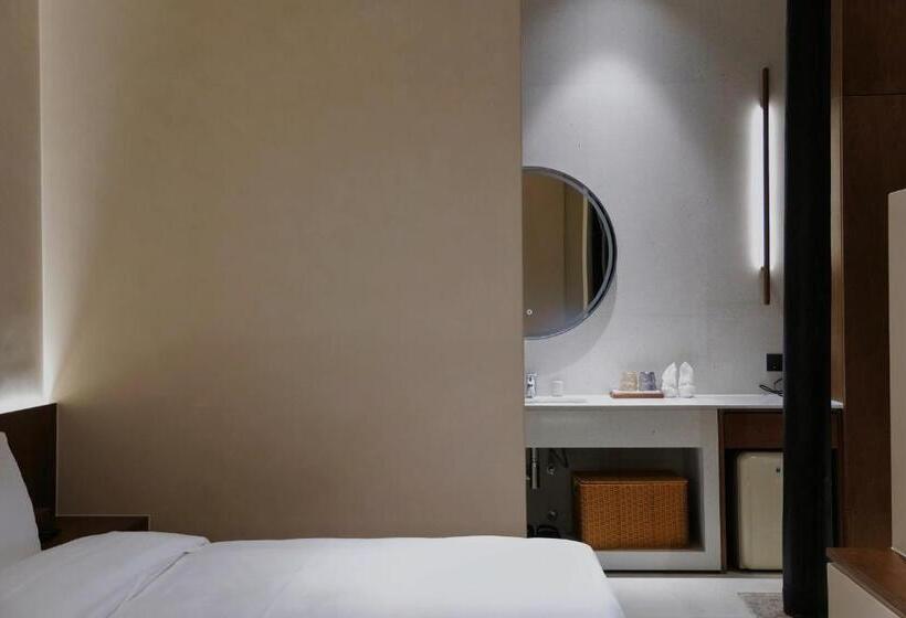 Büyük Çift Kişilik Yataklı Standart Oda, Glaze Garden