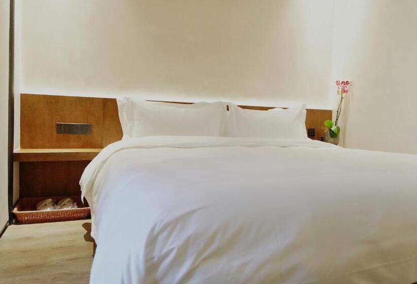 带大床的标准间, Glaze Garden