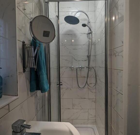 Номер Deluxe, The Manor Guest House In Wembley