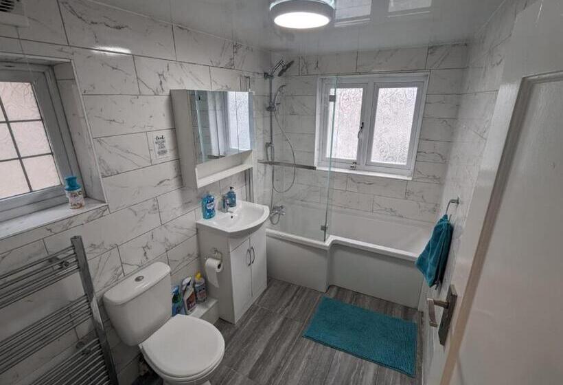 Номер Deluxe, The Manor Guest House In Wembley