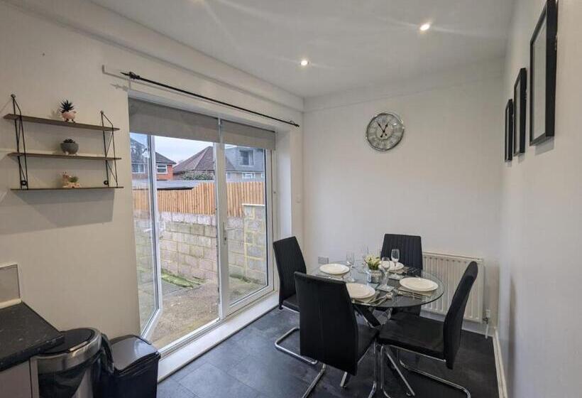 Номер Deluxe, The Manor Guest House In Wembley