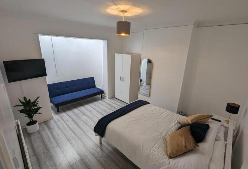 Номер Deluxe, The Manor Guest House In Wembley