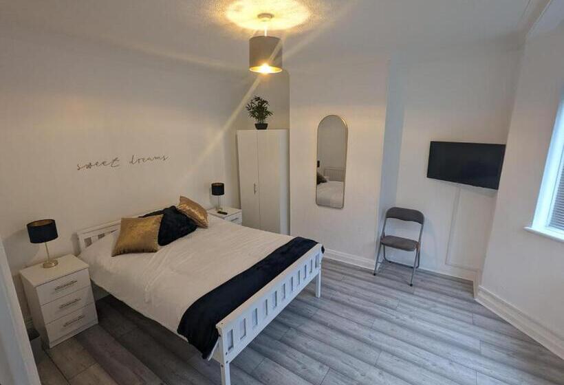 Номер Deluxe, The Manor Guest House In Wembley