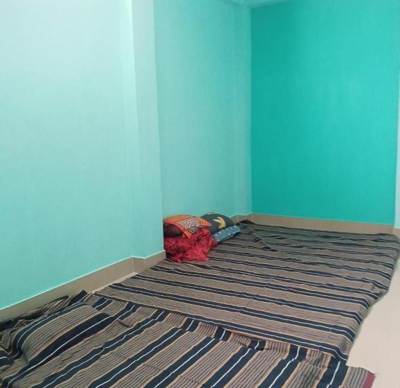 スタンダード４人部屋, Gayatri Guest House