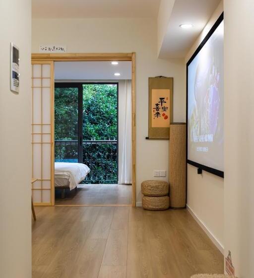 إستوديو قياسى, Cloud Expo Apartment