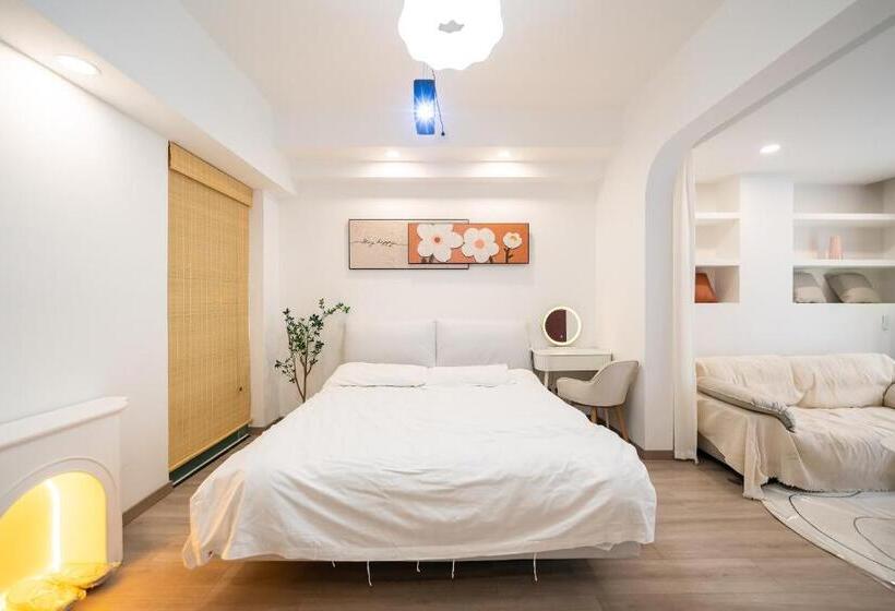 شقة غرفة واحدة, Cloud Expo Apartment