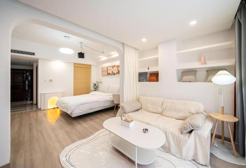 شقة غرفة واحدة, Cloud Expo Apartment