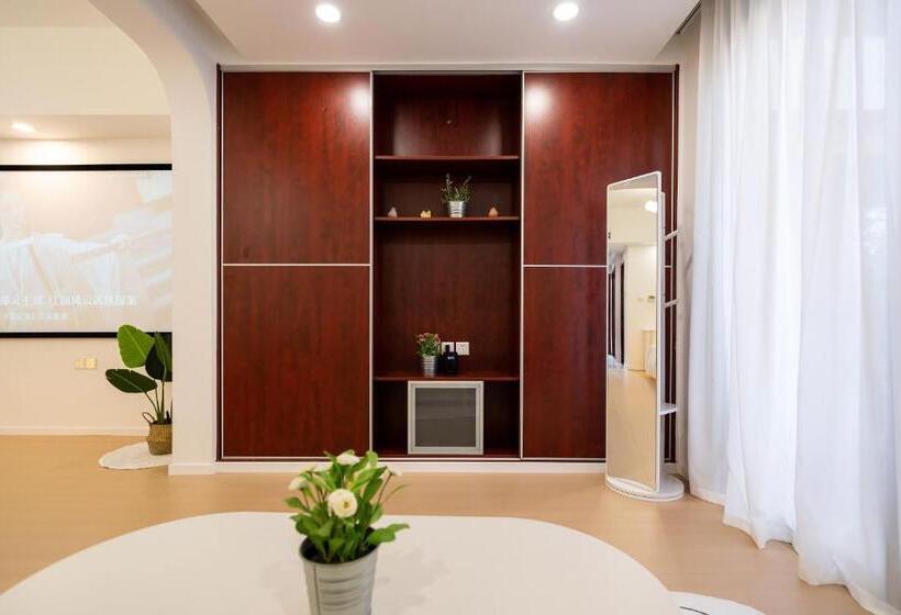 شقة غرفة واحدة, Cloud Expo Apartment