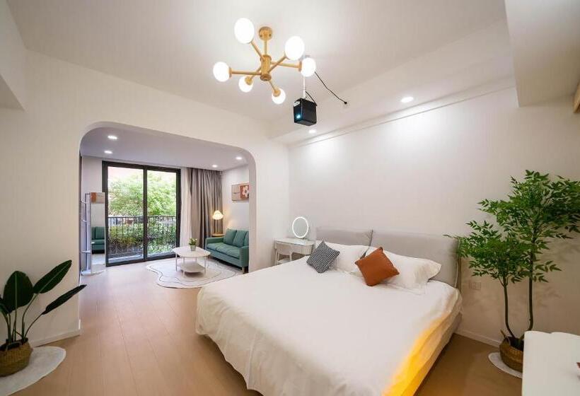 شقة غرفة واحدة, Cloud Expo Apartment