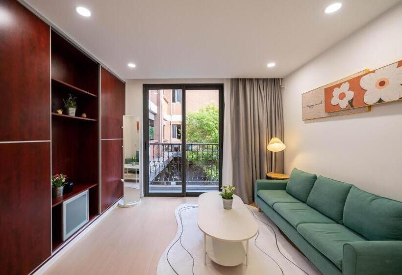 شقة غرفة واحدة, Cloud Expo Apartment