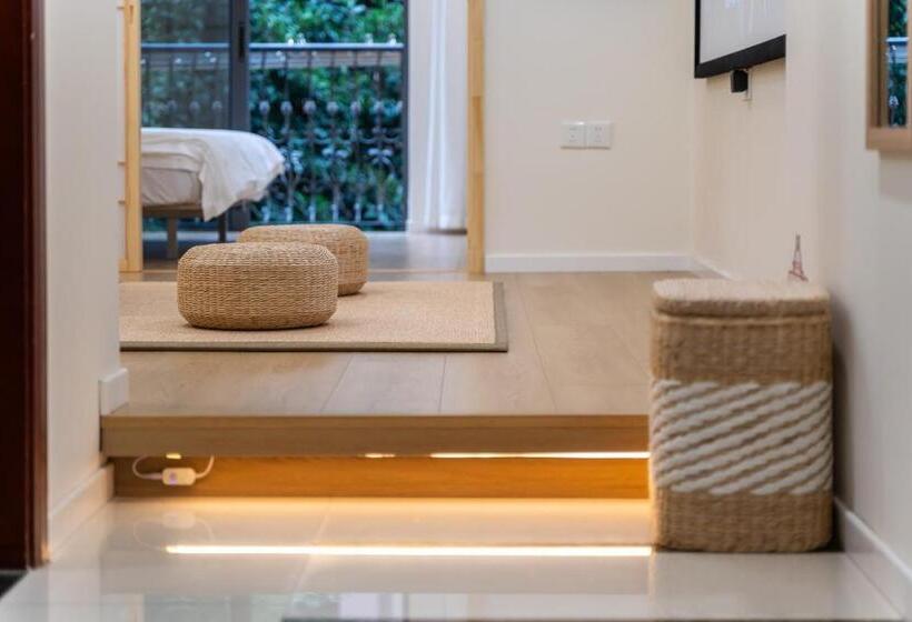 إستوديو قياسى, Cloud Expo Apartment